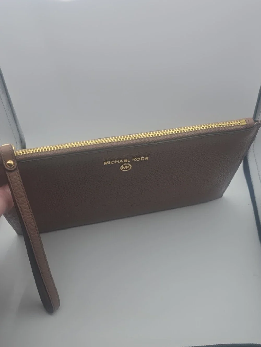 Michael Kors Dark Pink Taupe Pebbled Leather W Gold Wristlet/Phone Holder (EUC)✨